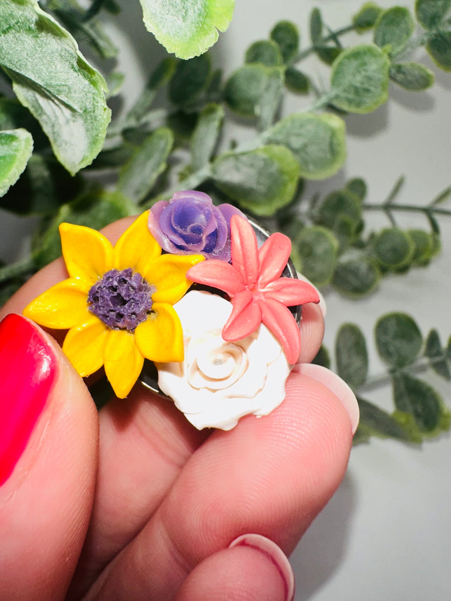 Sculpted Floral Brooch