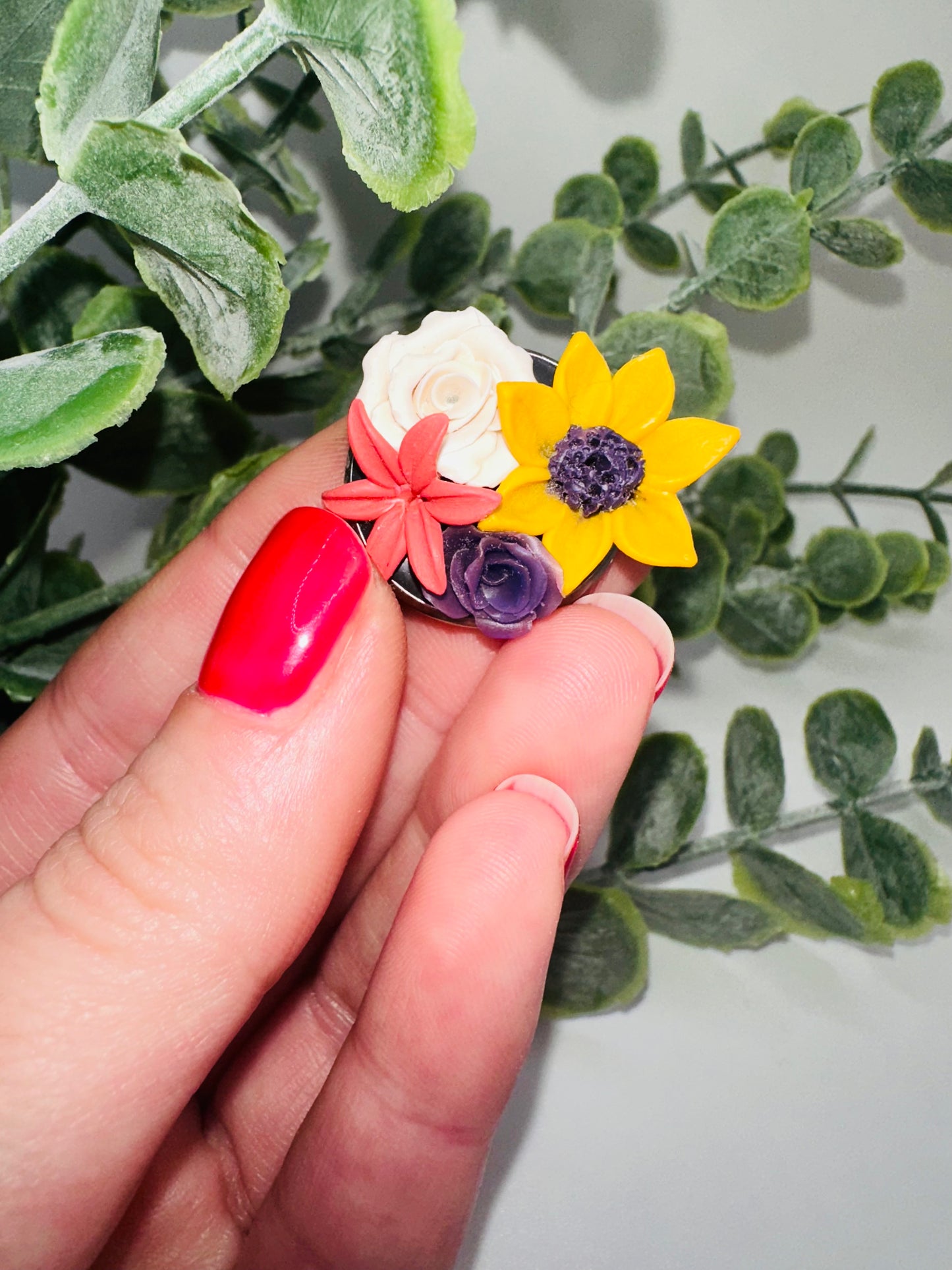 Sculpted Floral Brooch