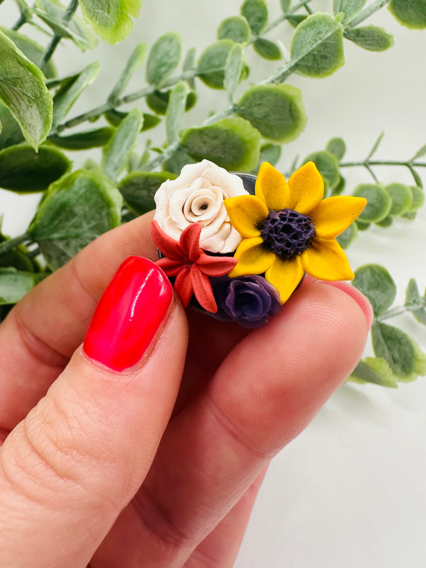 Sculpted Floral Brooch