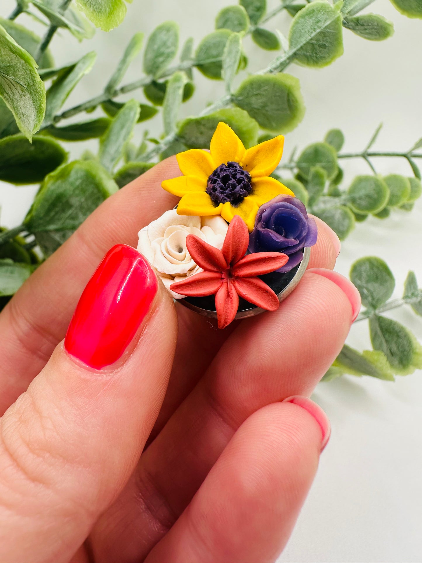 Sculpted Floral Brooch