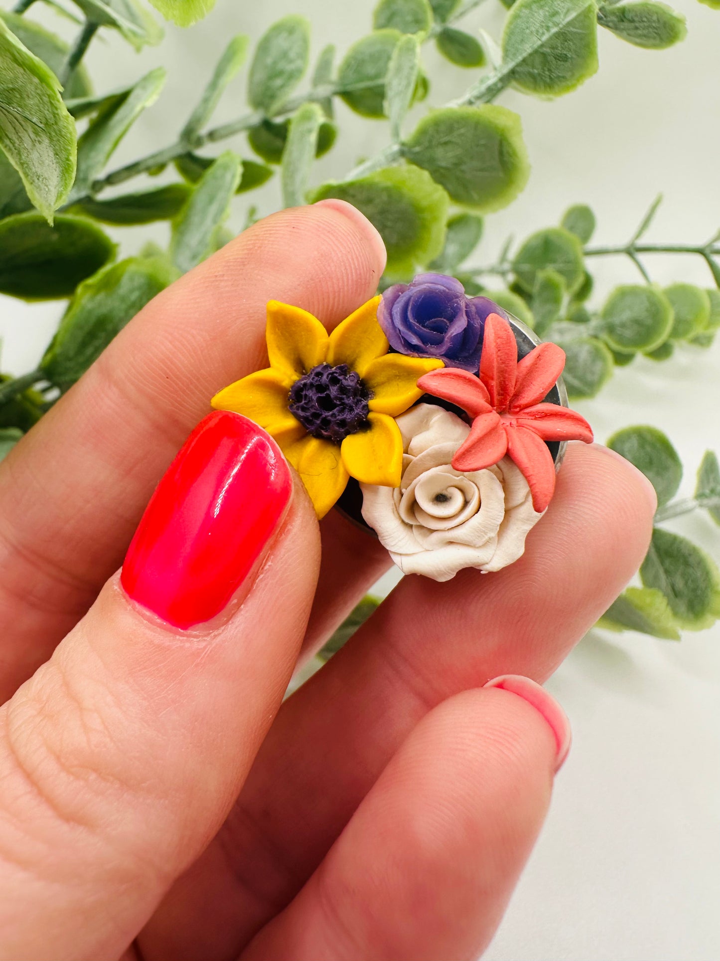 Sculpted Floral Brooch