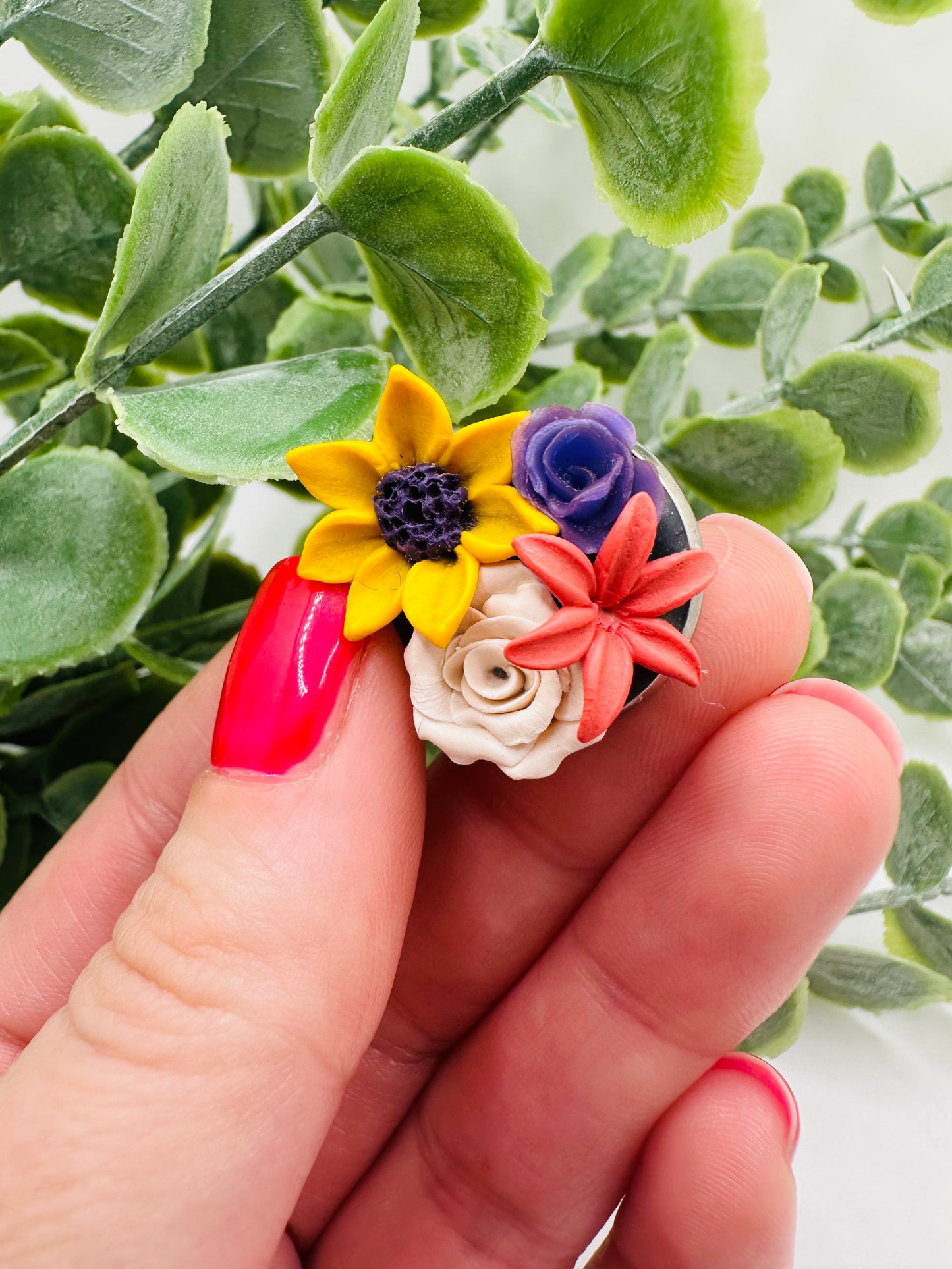 Sculpted Floral Brooch