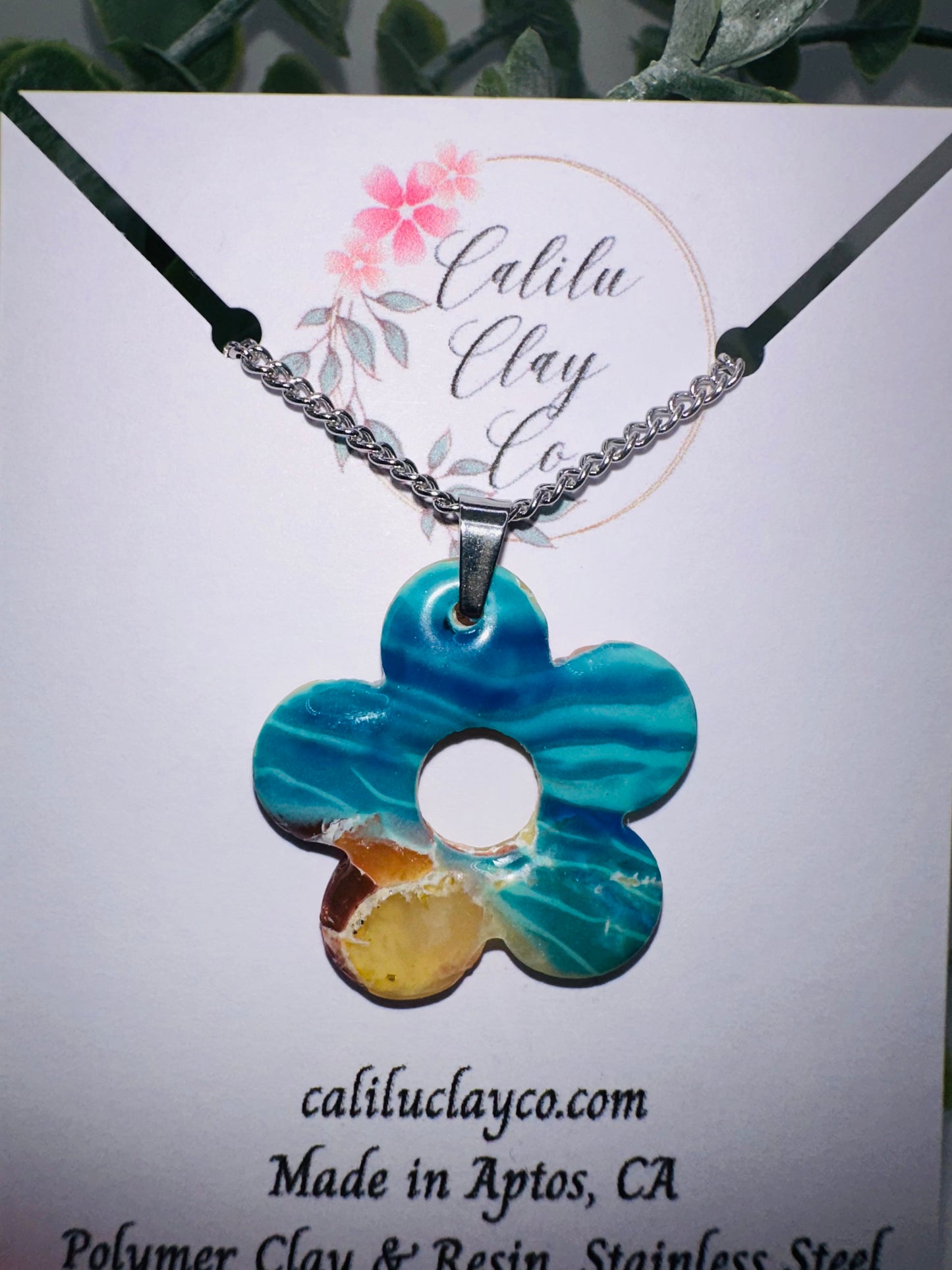 Ocean Shore Flower Necklace