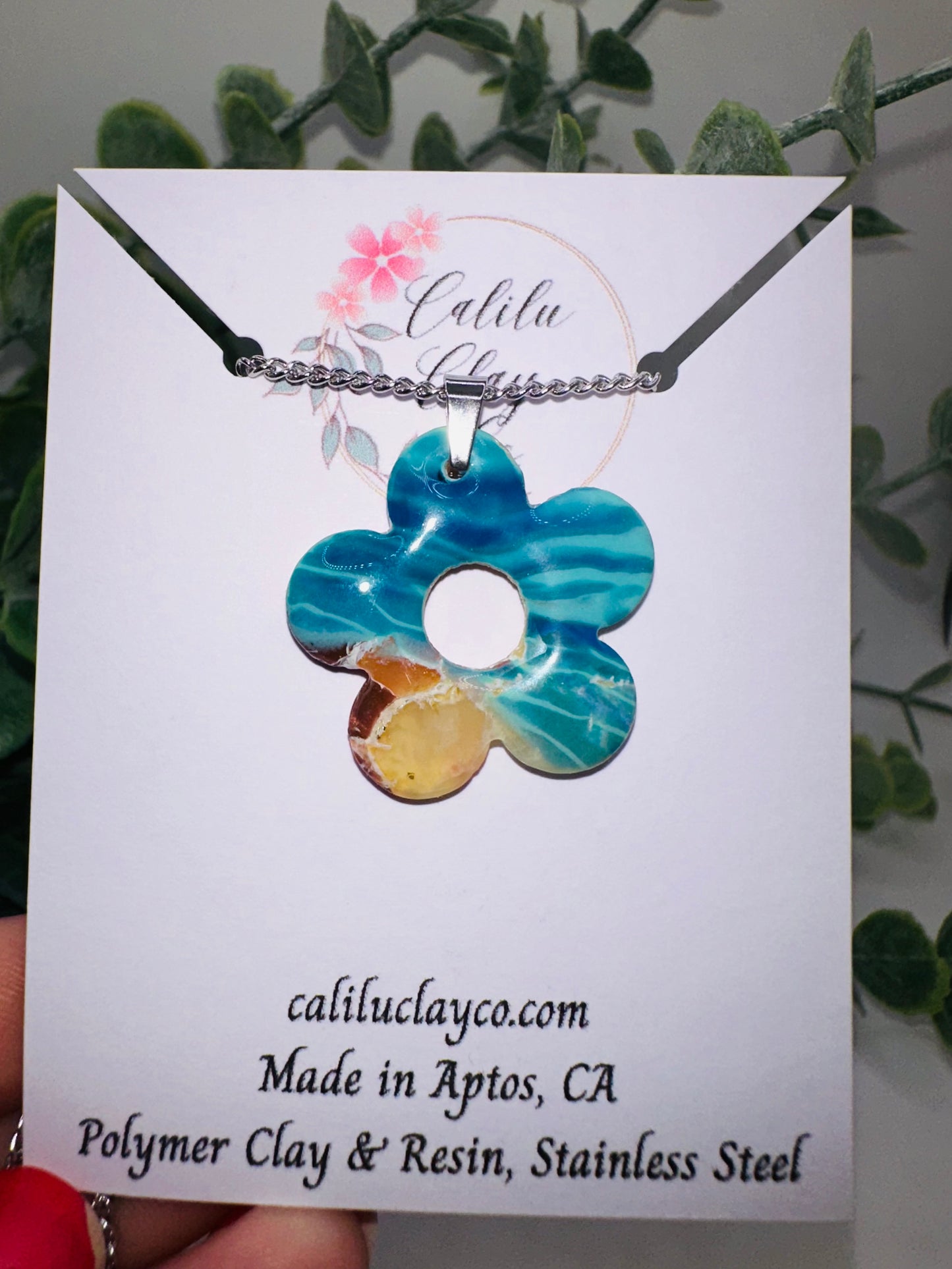 Ocean Shore Flower Necklace
