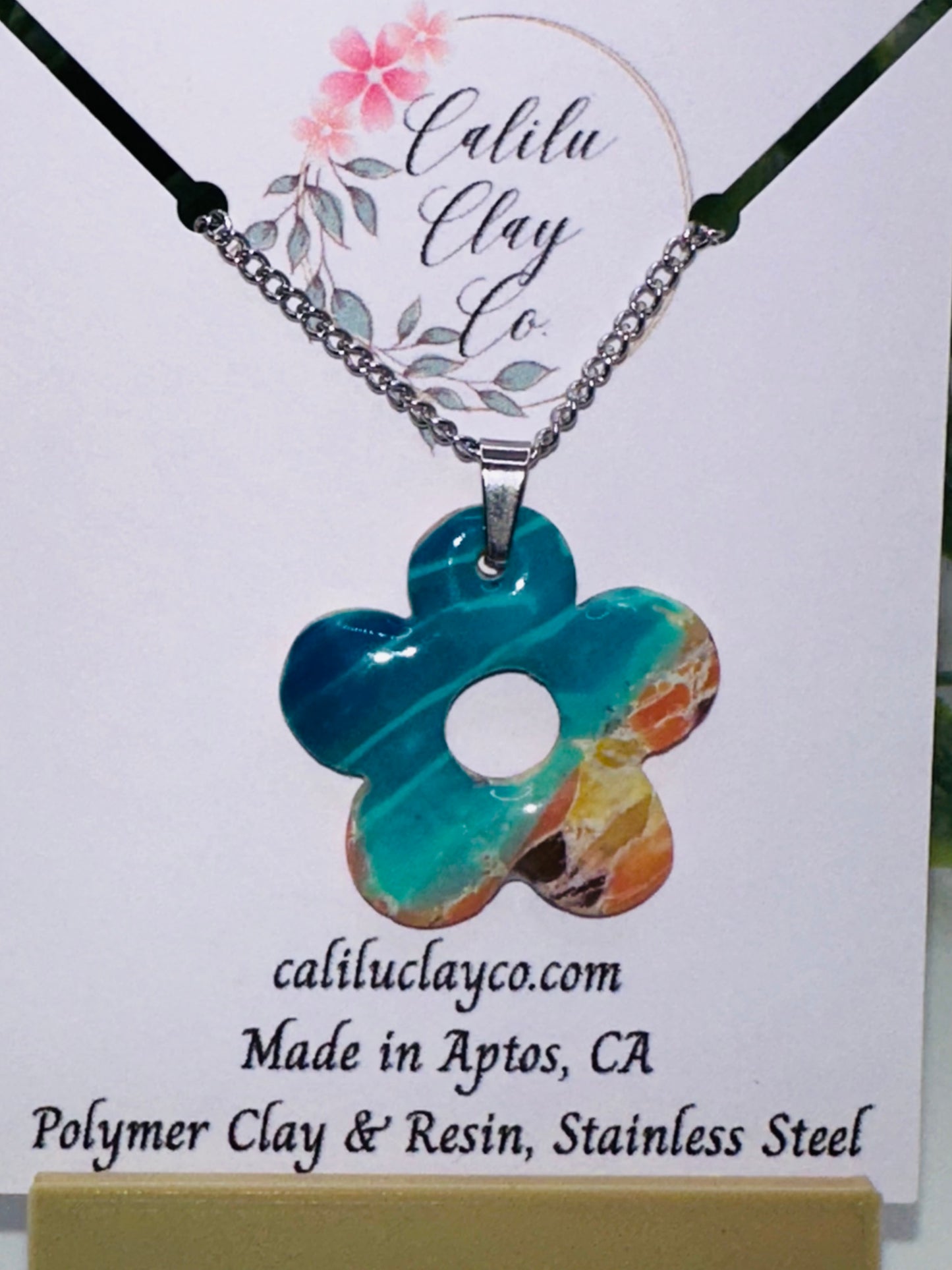 Ocean Shore Flower Necklace